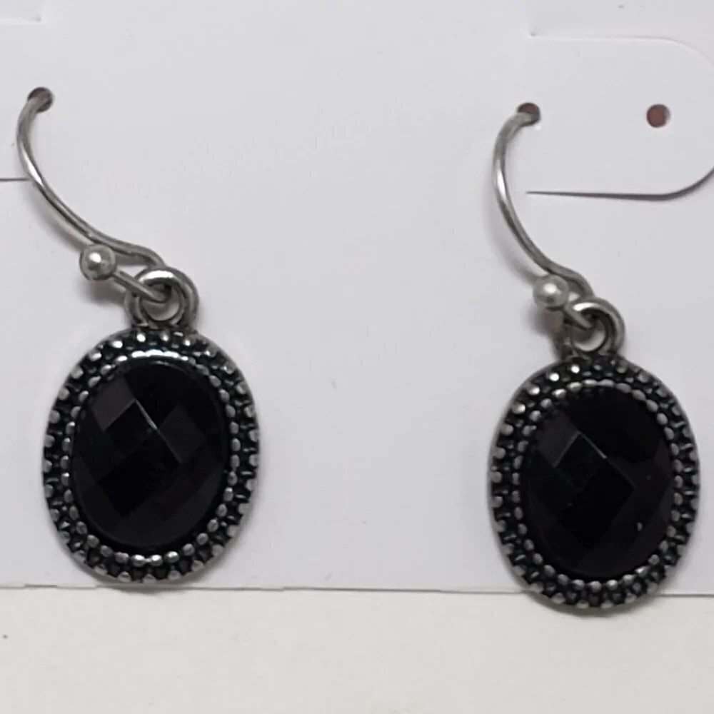 Women's Silver tone Dainty Design Black Stone 1-inch Fishhook Teardrop Earrings